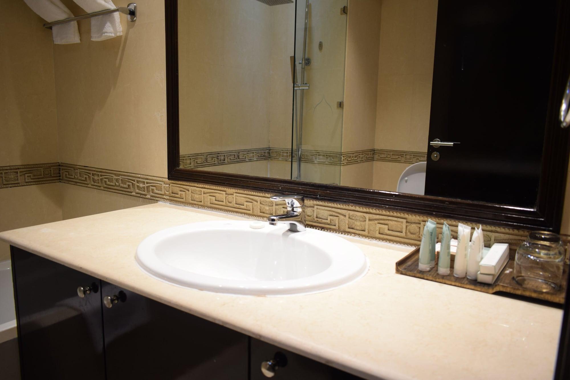 Hotel Saraya Corniche