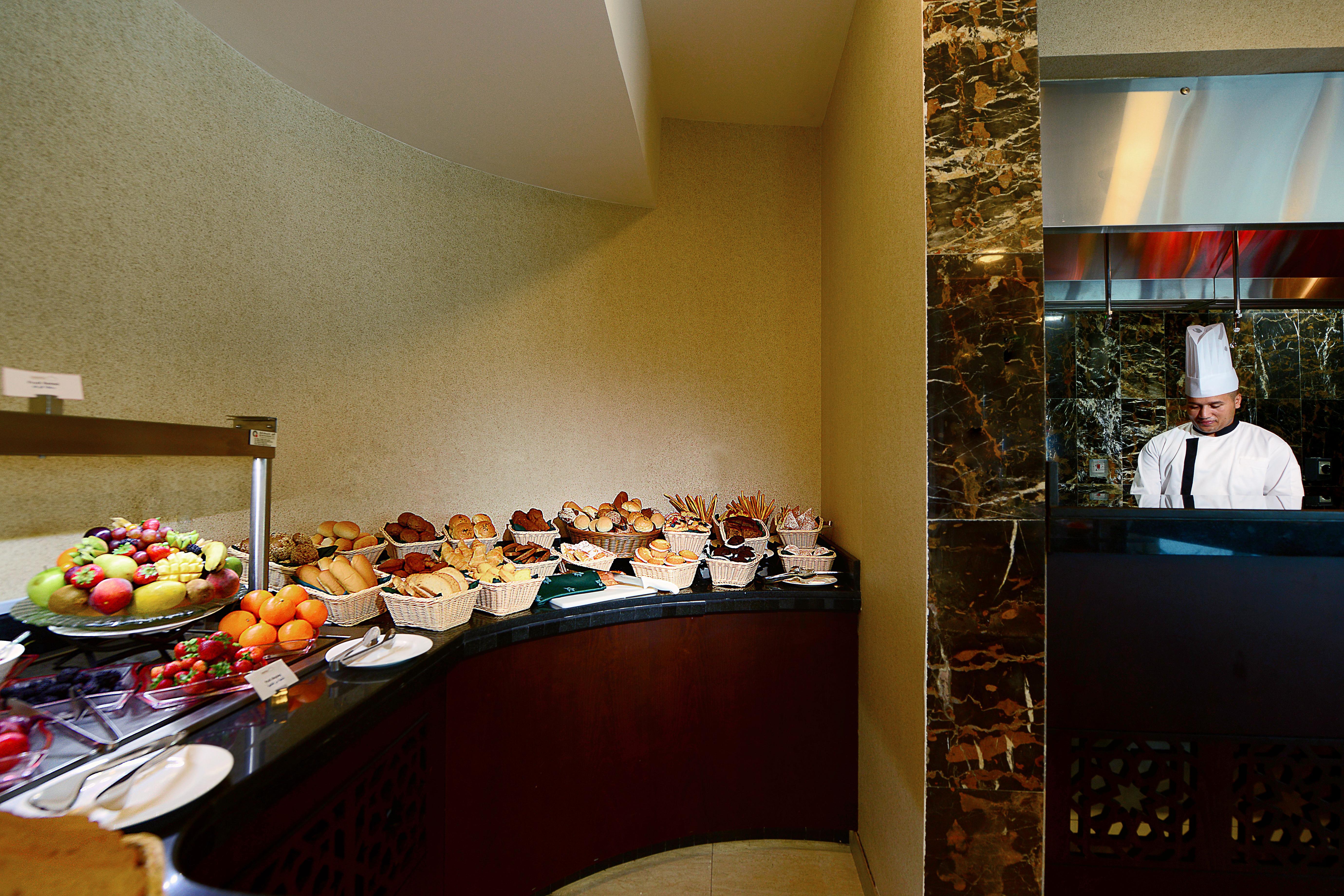 Saraya Corniche Готель 5*