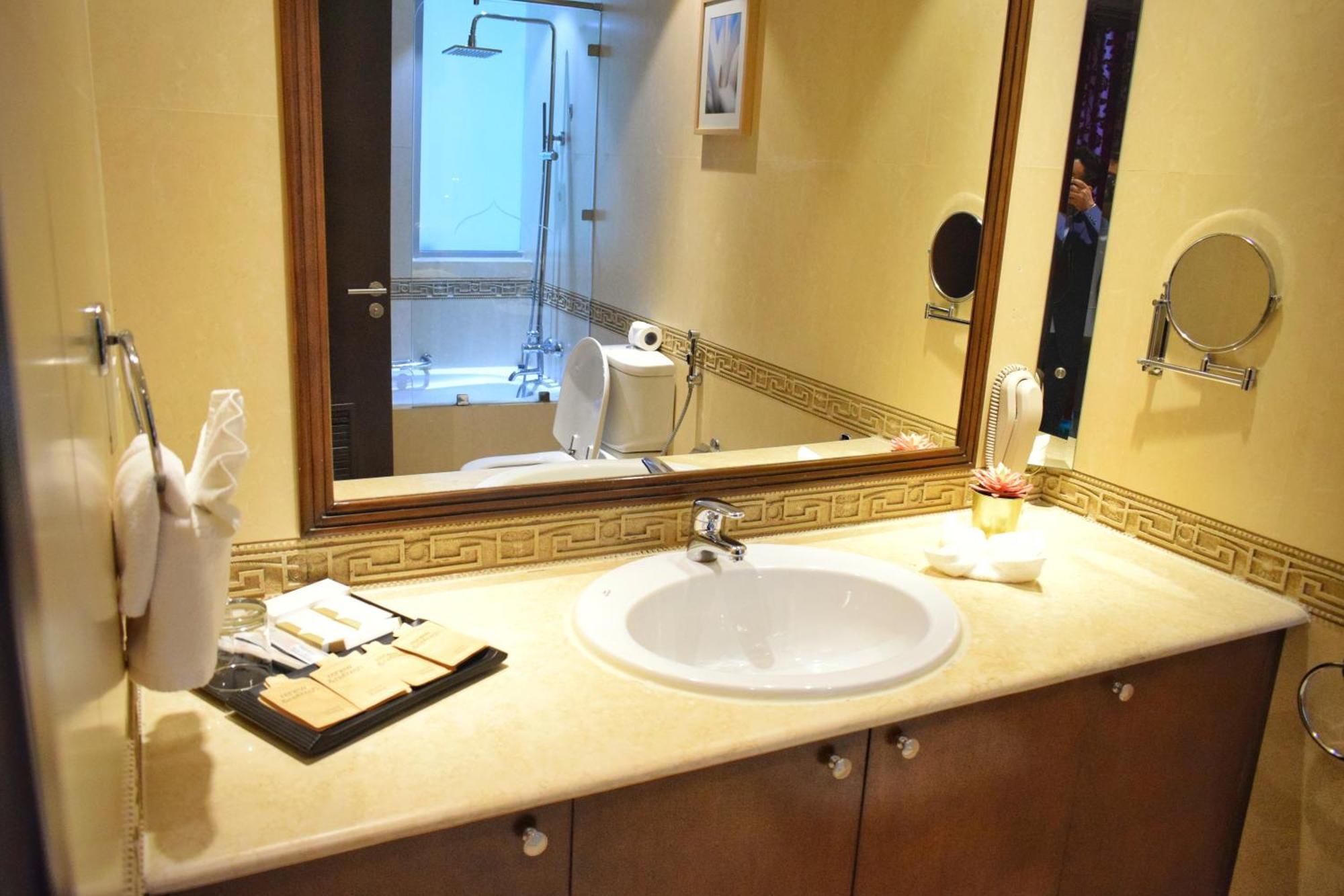Saraya Corniche Готель 5*